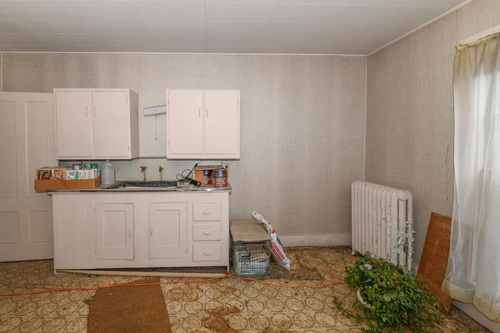 16 Buckfield Road Paris ME 04281