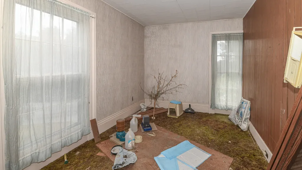 16 Buckfield Road Paris ME 04281