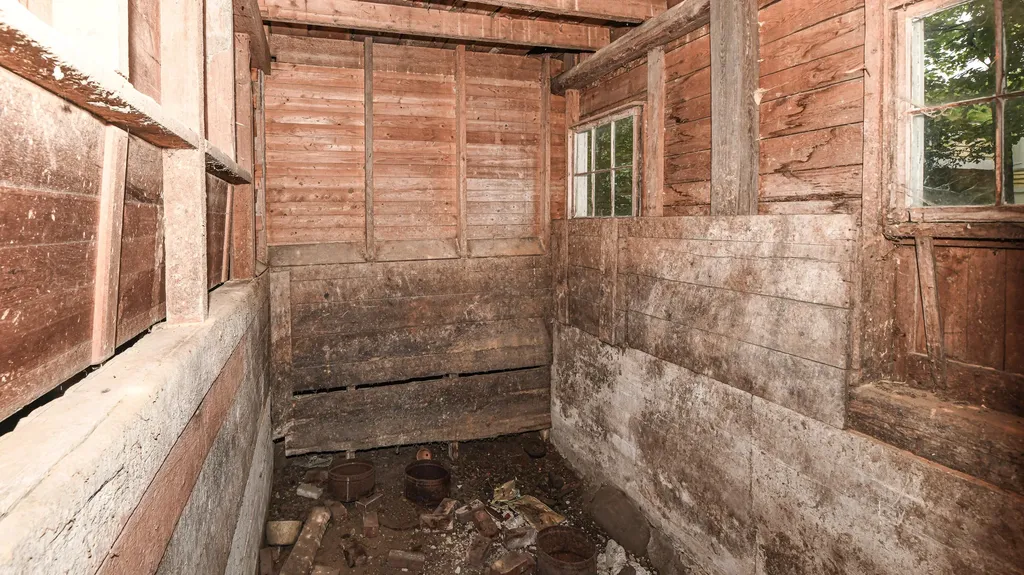 16 Buckfield Road Paris ME 04281