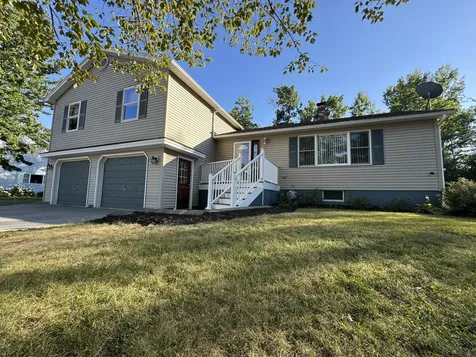 17 Lynn Avenue Brewer ME 04412