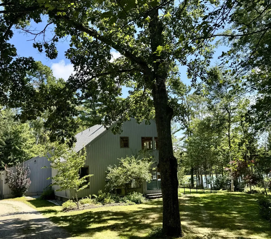 69 Hawthorne Lane Harpswell ME 04079