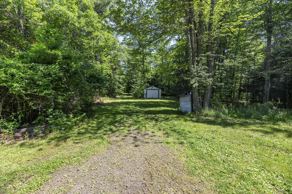 14 Blt Lane Farmingdale ME 04344