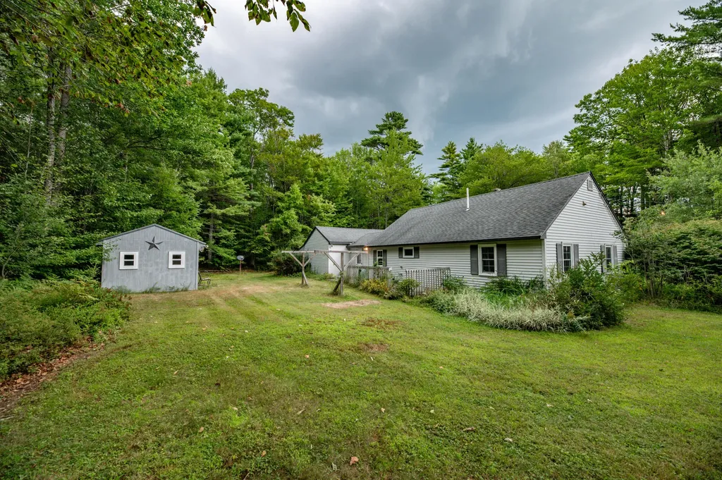 14 Blt Lane Farmingdale ME 04344