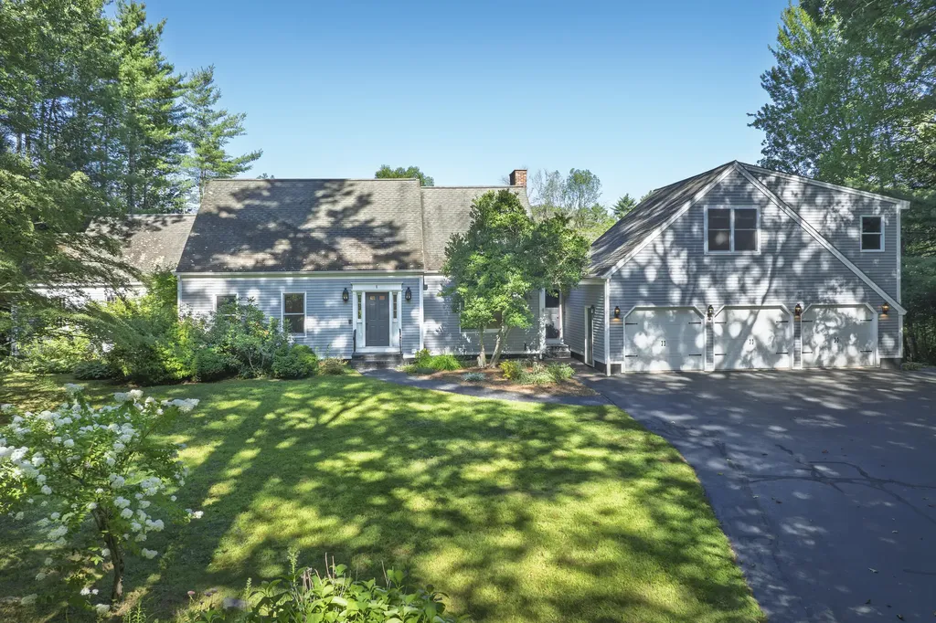 8 Medinah Circle Falmouth ME 04105