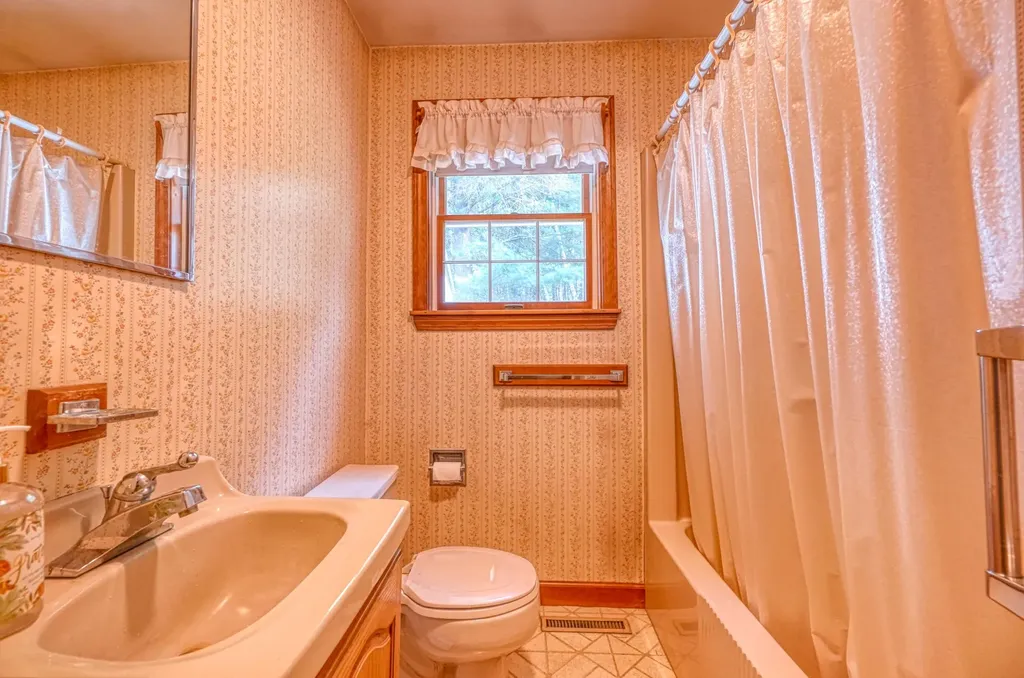 221 Brann Road Vassalboro ME 04989