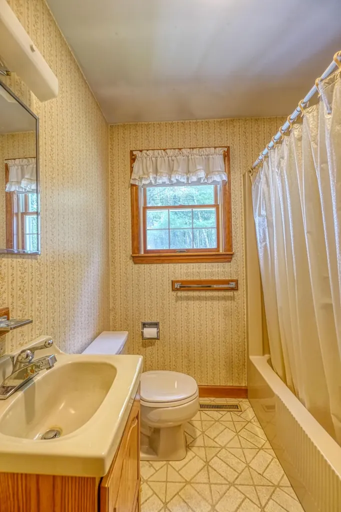 221 Brann Road Vassalboro ME 04989