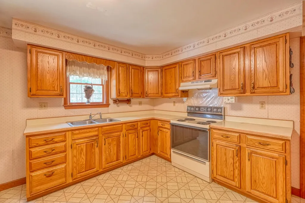221 Brann Road Vassalboro ME 04989