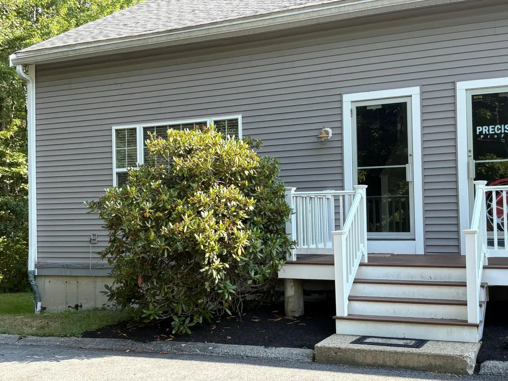 26 Brickyard Court York ME 03909