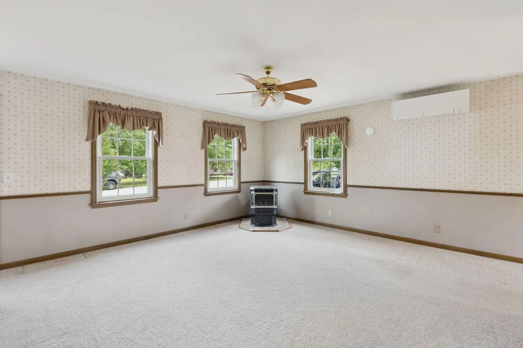 2 Gilmar Avenue Lewiston ME 04240