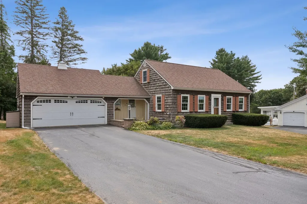 2 Gilmar Avenue Lewiston ME 04240