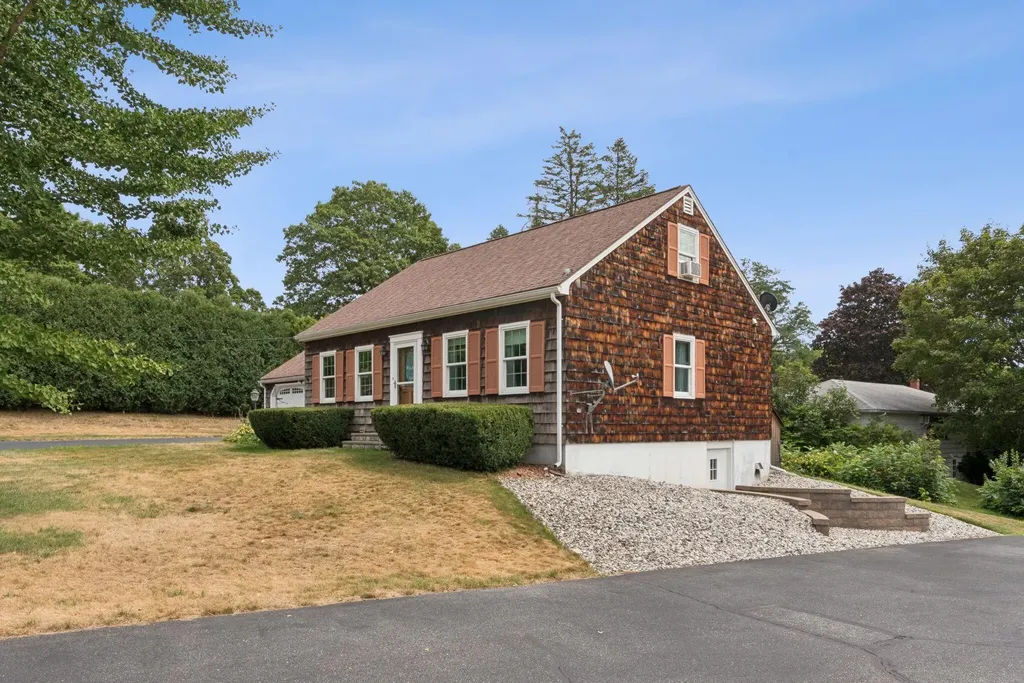 2 Gilmar Avenue Lewiston ME 04240