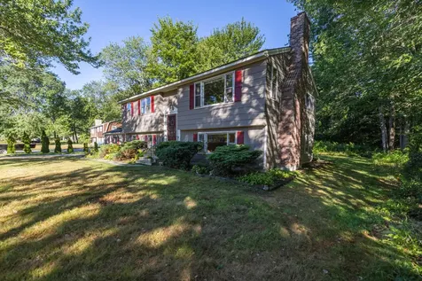 10 Somerset Place Topsham ME 04086