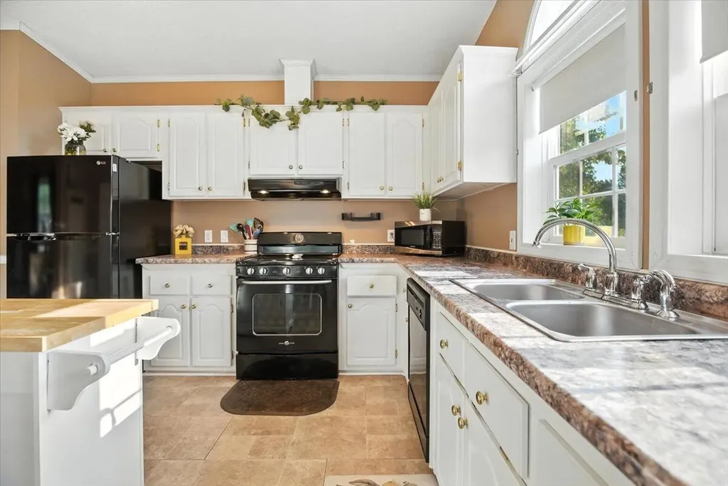 20 Arrowhead Drive Lisbon ME 04250
