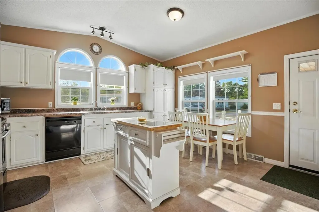 20 Arrowhead Drive Lisbon ME 04250