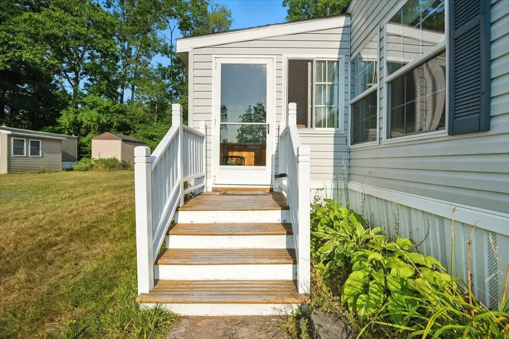 20 Arrowhead Drive Lisbon ME 04250