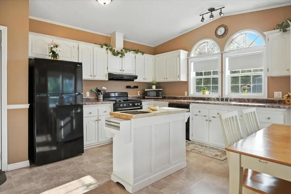 20 Arrowhead Drive Lisbon ME 04250