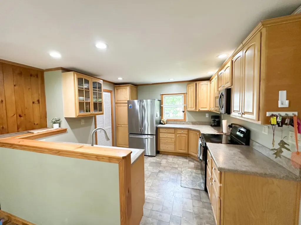73 Papermill Road Hampden ME 04444