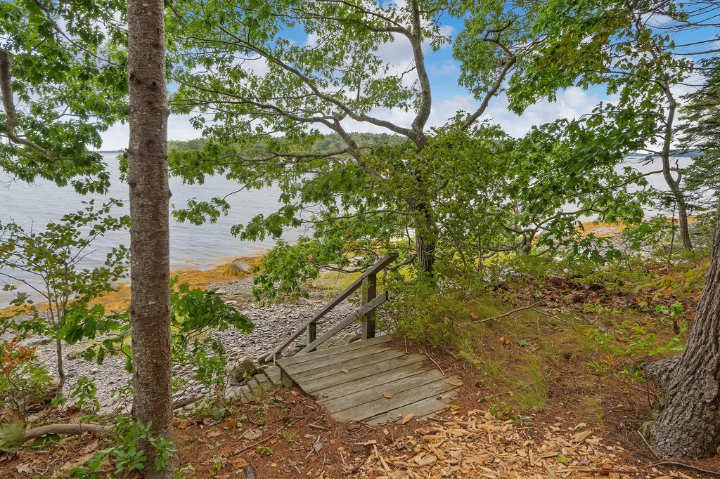 71 Merganser Way Freeport ME 04032