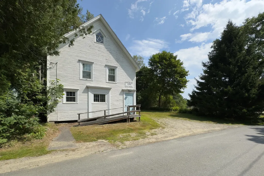 8 Howe Point Road Lincolnville ME 04849
