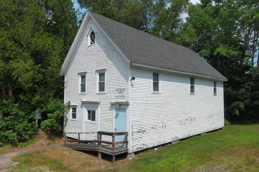 8 Howe Point Road Lincolnville ME 04849