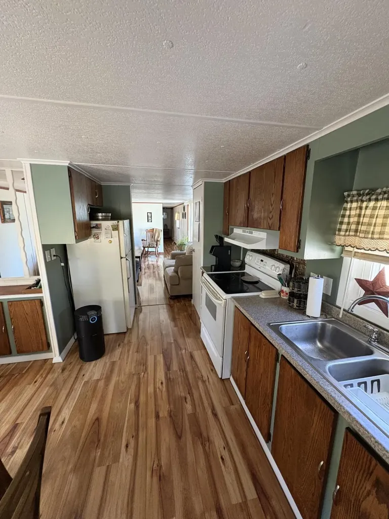 221 Kelley Mobile Home Park Millinocket ME 04462