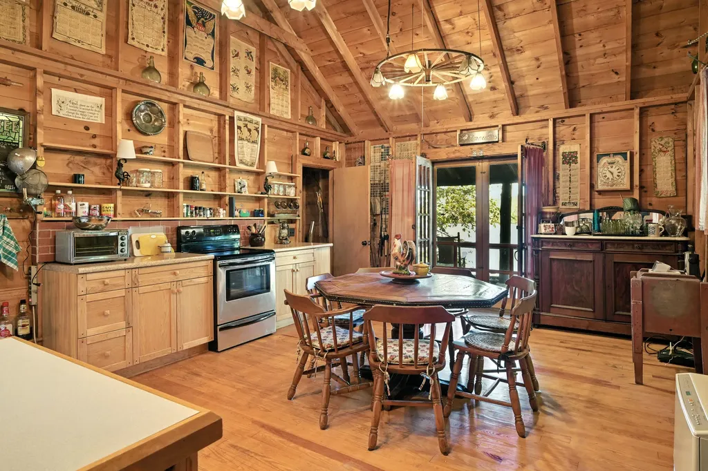 21 Delisle Lane Rome ME 04963