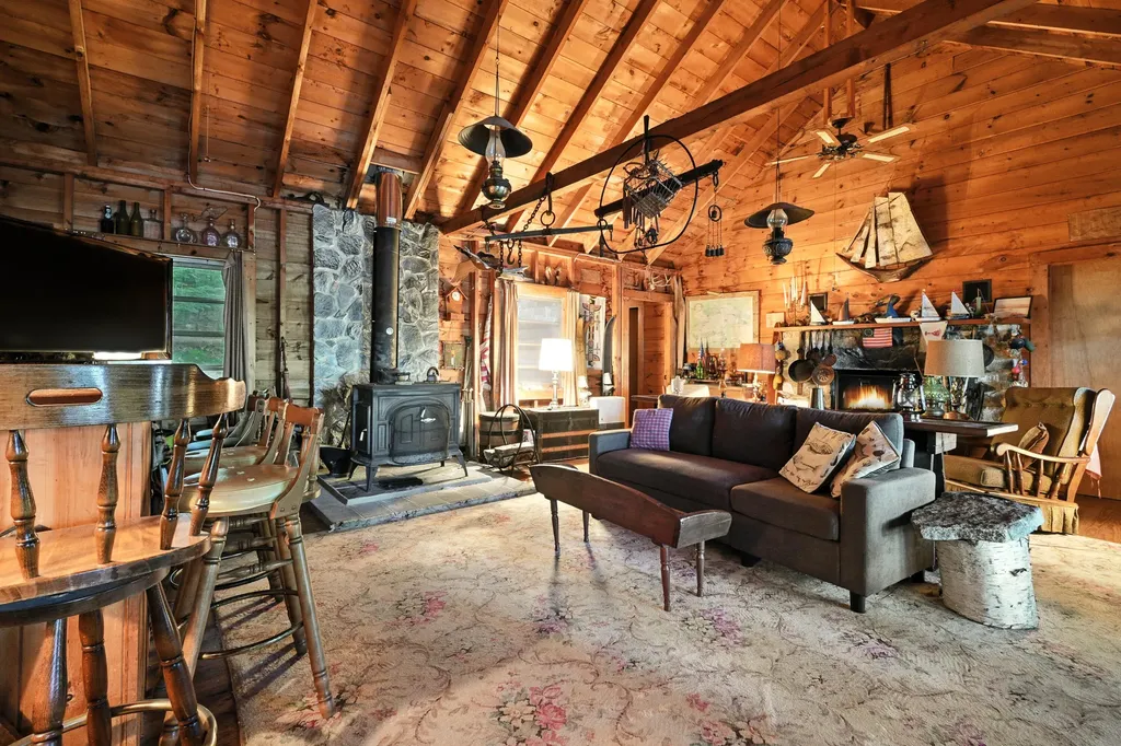 21 Delisle Lane Rome ME 04963