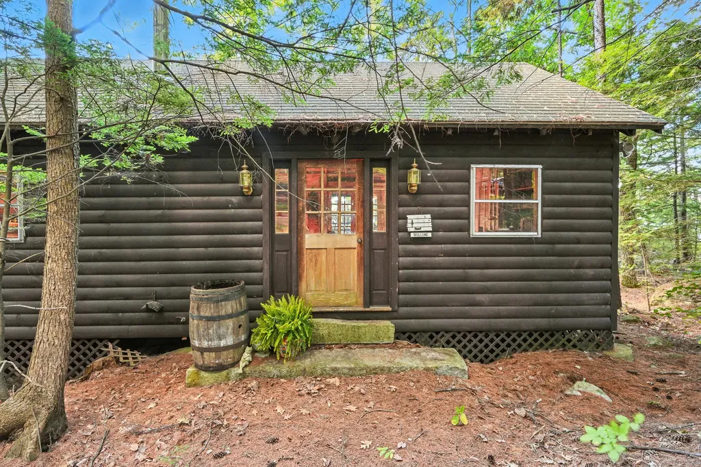 21 Delisle Lane Rome ME 04963