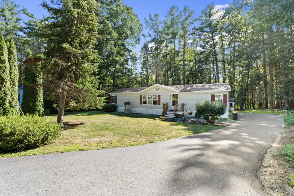 76 Courtney Lane Eliot ME 03903