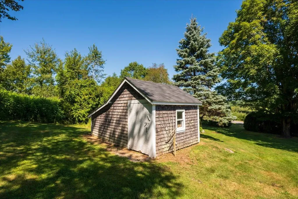 27 Old Augusta Road Warren ME 04864