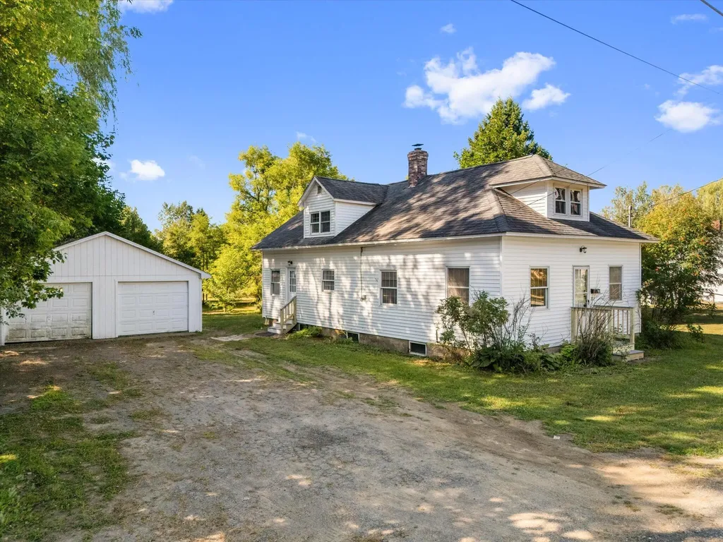 20 South Street Newport ME 04953