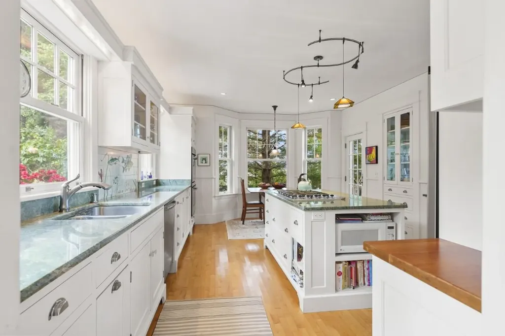 7 Bayberry Lane Southport ME 04576