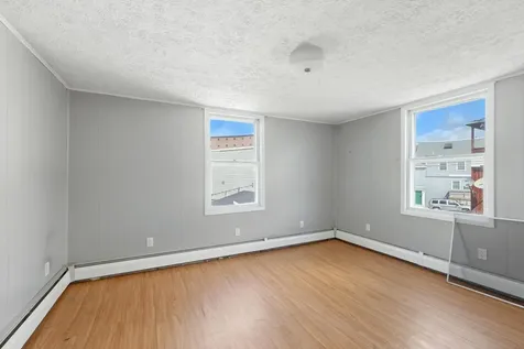 16 Hill Street Biddeford ME 04005