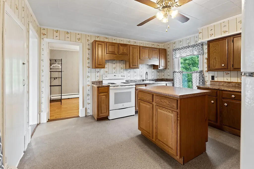 357 Somerset Avenue Pittsfield ME 04967