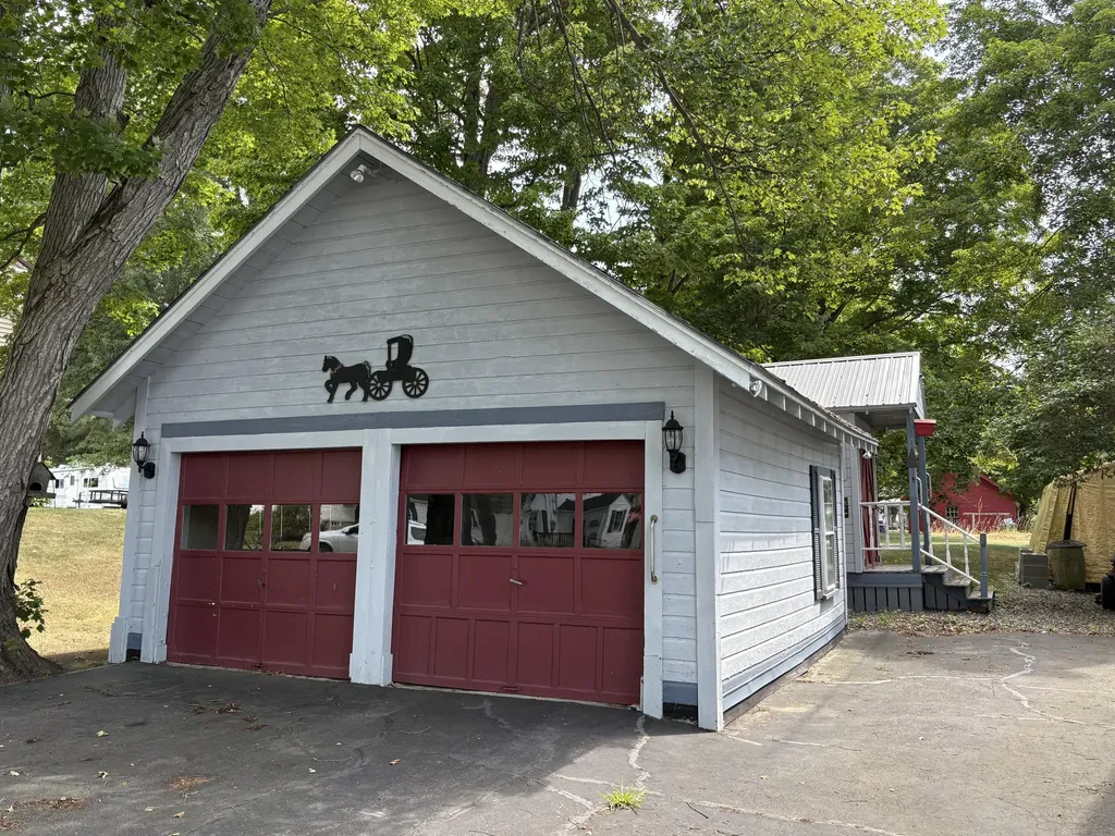 27 Birch Street East Millinocket ME 04430