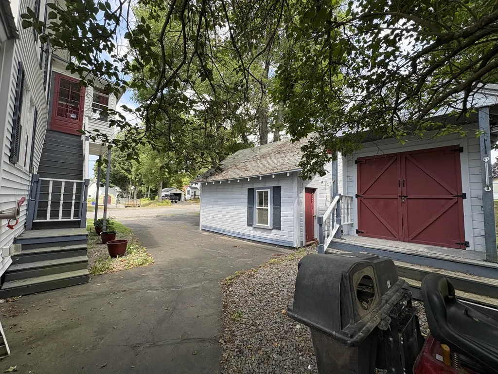 27 Birch Street East Millinocket ME 04430