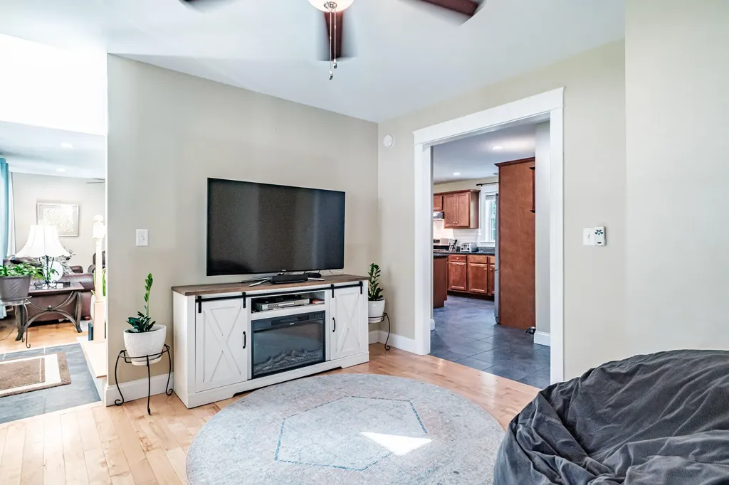 28 Lillian Place Westbrook ME 04092