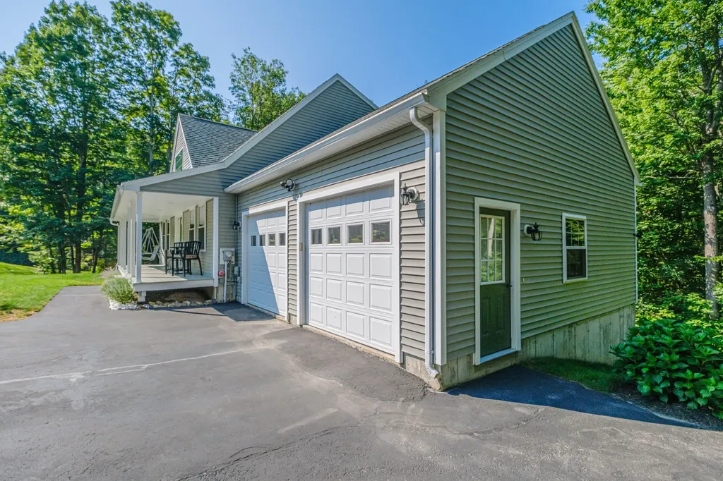 28 Lillian Place Westbrook ME 04092