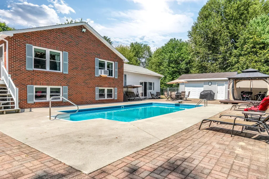1391 Turner Street Auburn ME 04210