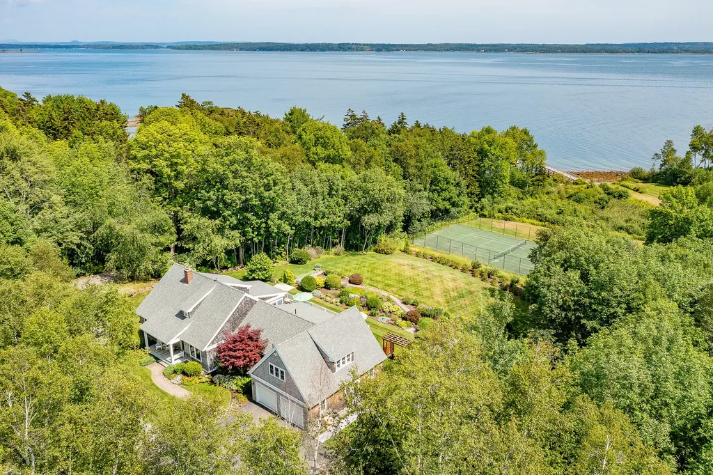 16 Highfields Lane Northport ME 04849