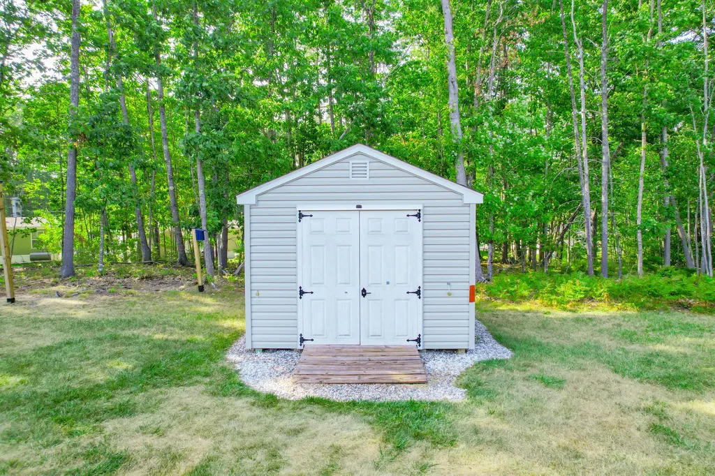 5 Trent Drive Lisbon ME 04250