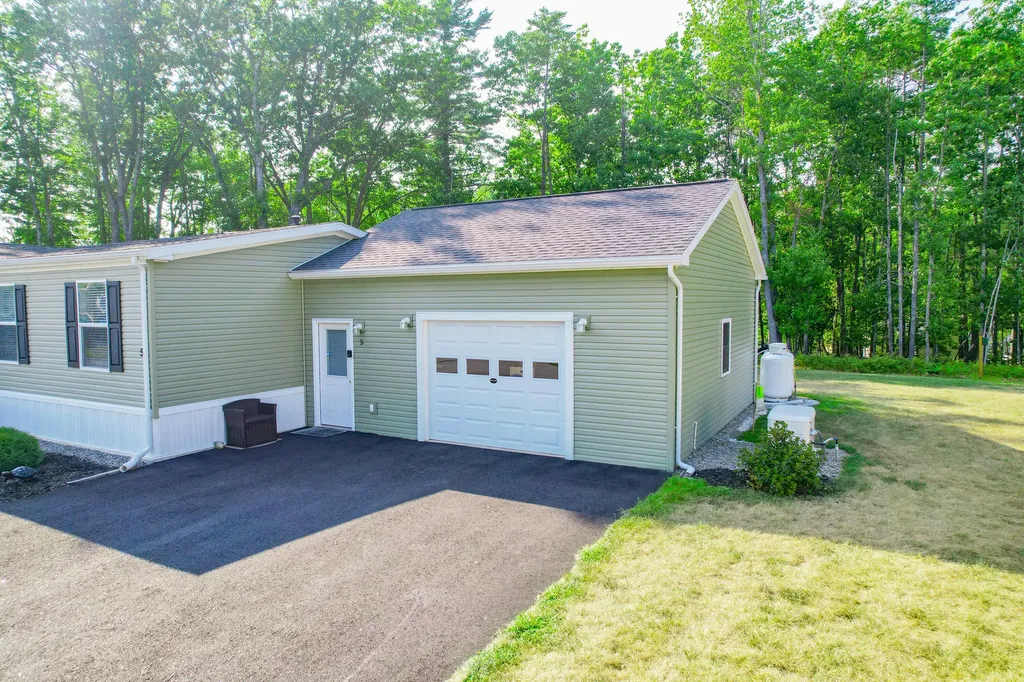 5 Trent Drive Lisbon ME 04250