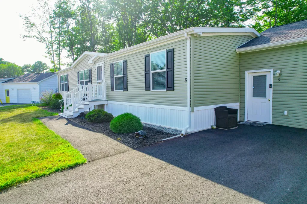 5 Trent Drive Lisbon ME 04250