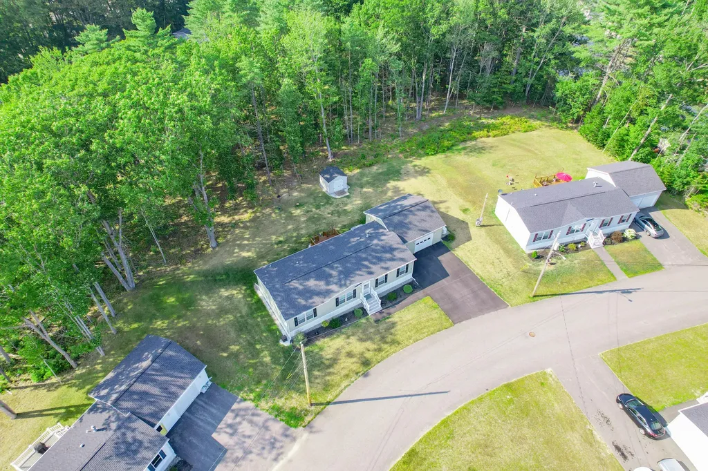 5 Trent Drive Lisbon ME 04250