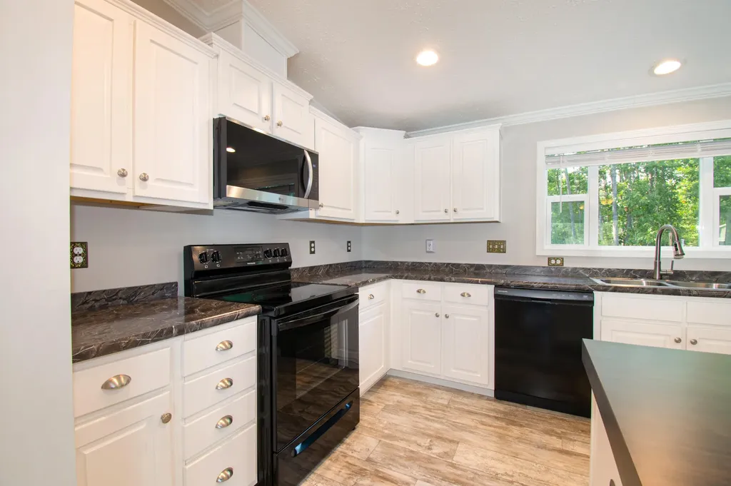 5 Trent Drive Lisbon ME 04250