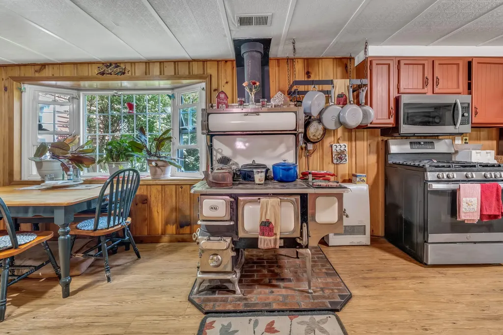 546 Webber Pond Road Vassalboro ME 04989
