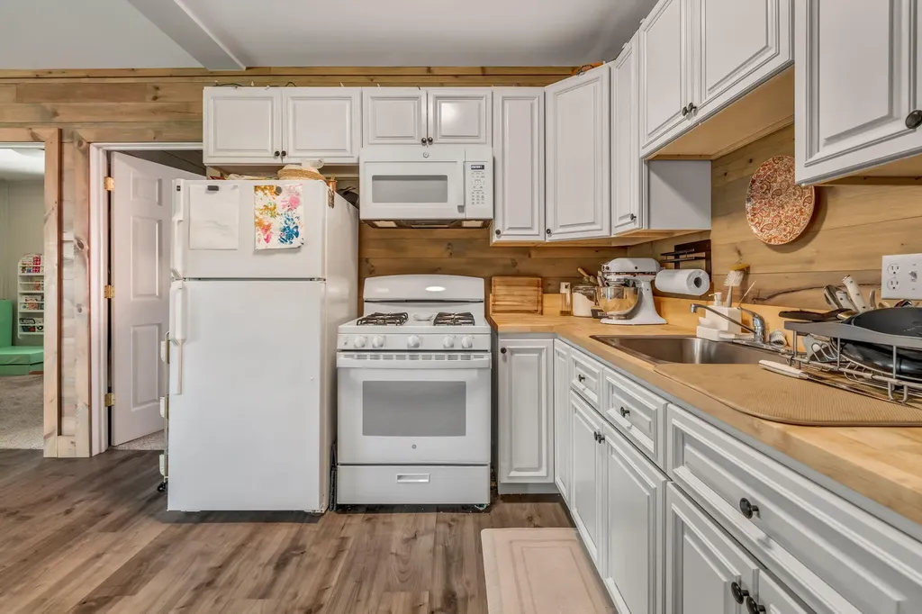 546 Webber Pond Road Vassalboro ME 04989