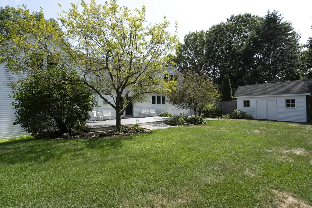 2 Sunnyfield Lane Falmouth ME 04105