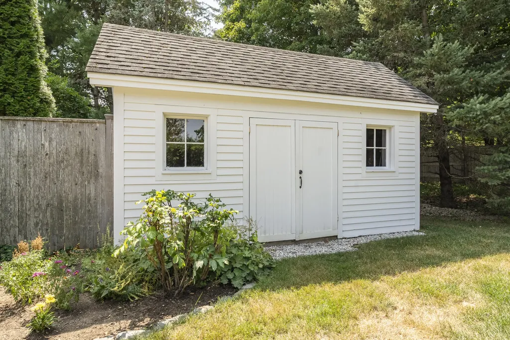 2 Sunnyfield Lane Falmouth ME 04105