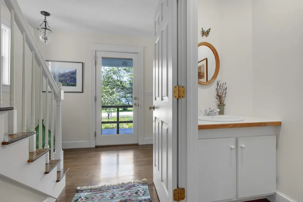 2 Sunnyfield Lane Falmouth ME 04105